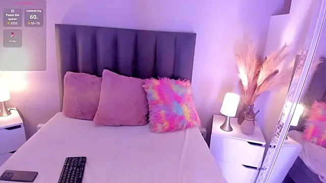 Snapshot of KendraChavez_ chatting on 11/25/25, 10:21 KendraChavez online show from 11/25/25, 10:21