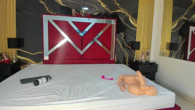 Snapshot of VioletRose_as chatting on 11/04/25, 09:36 VioletRose as online show from 11/04/25, 09:36