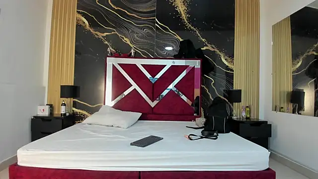 Snapshot of VioletRose_as chatting on 11/15/25, 07:54 VioletRose as online show from 11/15/25, 07:54