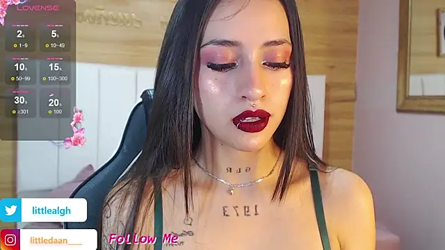 Snapshot of Abril_Velvet_a_ chatting on 11/06/25, 12:50 Abril Velvet a online show from 11/06/25, 12:50