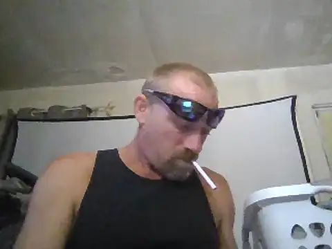 Snapshot of Eat_it_from_the_back chatting on 09/21/25, 06:48 Eat it from the back online show from 09/21/25, 06:48