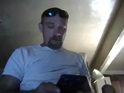 Snapshot of Eat_it_from_the_back chatting on 09/27/25, 06:51 Eat it from the back online show from 09/27/25, 06:51