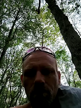 Snapshot of Eat_it_from_the_back chatting on 09/27/25, 10:26 Eat it from the back online show from 09/27/25, 10:26