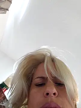 Snapshot of toomuchofafreak chatting on 09/09/25, 04:28 toomuchofafreak online show from 09/09/25, 04:28