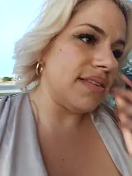 Snapshot of toomuchofafreak chatting on 10/13/25, 11:10 toomuchofafreak online show from 10/13/25, 11:10