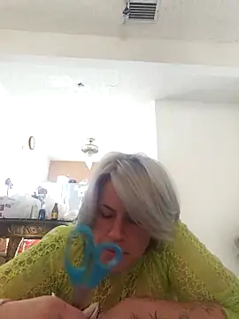 Snapshot of toomuchofafreak chatting on 10/24/25, 01:29 toomuchofafreak online show from 10/24/25, 01:29