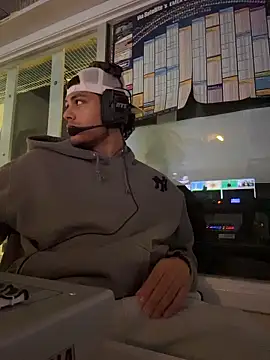 Snapshot of StrokingDaddy4 chatting on 11/19/25, 11:21 StrokingDaddy4 online show from 11/19/25, 11:21