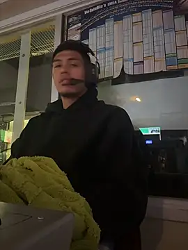 Snapshot of StrokingDaddy4 chatting on 11/28/25, 11:24 StrokingDaddy4 online show from 11/28/25, 11:24