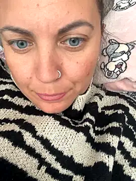 Snapshot of DeboraGaia chatting on 09/30/25, 12:54 DeboraGaia online show from 09/30/25, 12:54