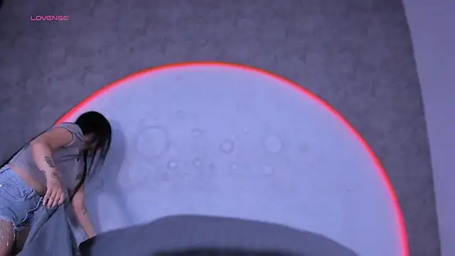 Snapshot of ReinaChloe chatting on 11/21/25, 04:05 ReinaChloe online show from 11/21/25, 04:05