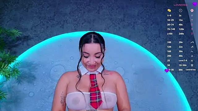ReinaChloe online show from 06/24/26, 04:17