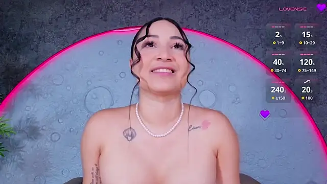 ReinaChloe online show from 07/20/26, 04:31