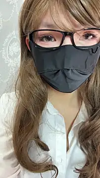 Snapshot of Yiyi-707 chatting on 11/17/25, 12:55 Yiyi-707 online show from 11/17/25, 12:55