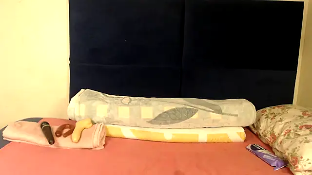 Snapshot of Sexy-Momo chatting on 10/06/25, 09:23 Sexy-Momo online show from 10/06/25, 09:23