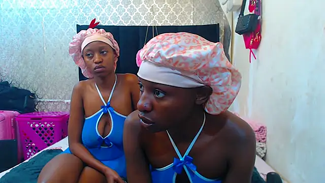 LonelyQueenxx25 online show from 11/28/25, 06:32