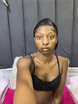 LonelyQueenxx25 online show from 07/03/26, 11:00