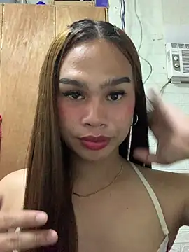 Snapshot of Essie_08 chatting on 11/21/25, 08:29 Essie 08 online show from 11/21/25, 08:29