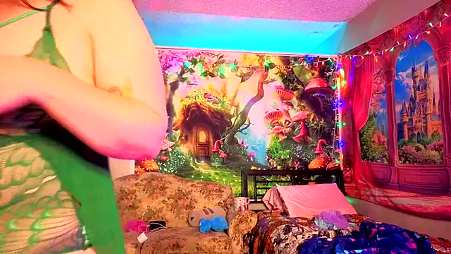 Snapshot of Princess__Kitty__ chatting on 10/28/25, 03:58 Princess Kitty online show from 10/28/25, 03:58