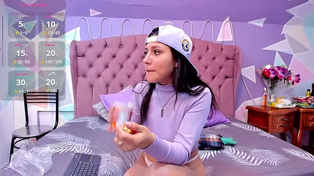 ZaharaSkylar online show from 09/18/25, 11:45