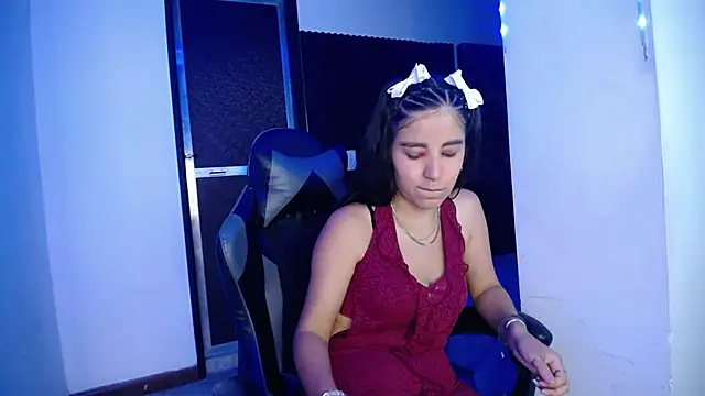 Snapshot of Lucy-23 chatting on 11/06/25, 11:26 Lucy-23 online show from 11/06/25, 11:26