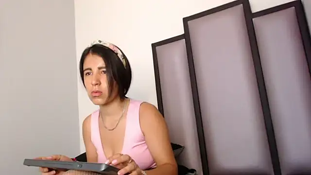 Snapshot of Lucy-23 chatting on 11/12/25, 04:13 Lucy-23 online show from 11/12/25, 04:13