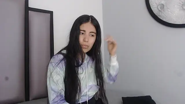 Snapshot of Lucy-23 chatting on 11/26/25, 04:13 Lucy-23 online show from 11/26/25, 04:13