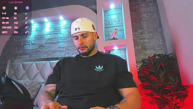 Snapshot of dominic_de_luca chatting on 10/03/25, 04:31 dominic de luca online show from 10/03/25, 04:31