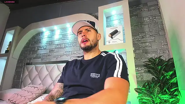 Snapshot of dominic_de_luca chatting on 10/10/25, 03:05 dominic de luca online show from 10/10/25, 03:05