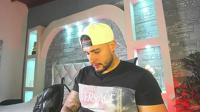 Snapshot of dominic_de_luca chatting on 10/16/25, 03:51 dominic de luca online show from 10/16/25, 03:51