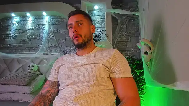 Snapshot of dominic_de_luca chatting on 10/18/25, 03:31 dominic de luca online show from 10/18/25, 03:31