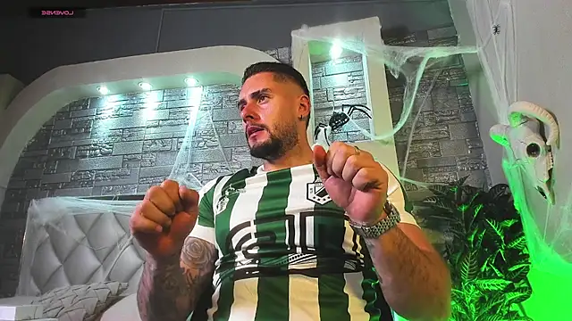 Snapshot of dominic_de_luca chatting on 10/27/25, 02:37 dominic de luca online show from 10/27/25, 02:37