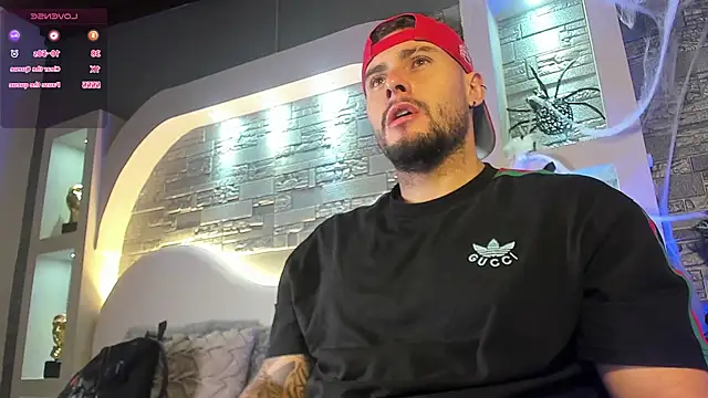 Snapshot of dominic_de_luca chatting on 10/31/25, 04:35 dominic de luca online show from 10/31/25, 04:35