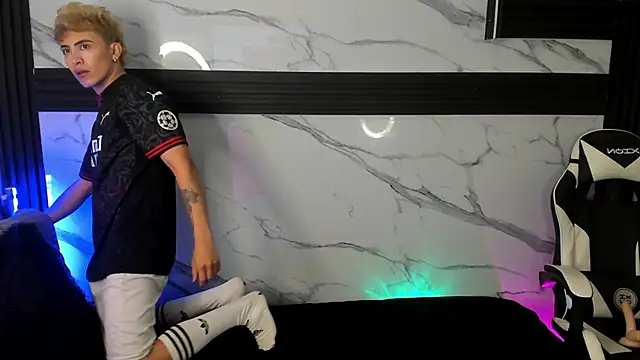 Snapshot of Saimonvela chatting on 10/23/25, 04:34 Saimonvela online show from 10/23/25, 04:34