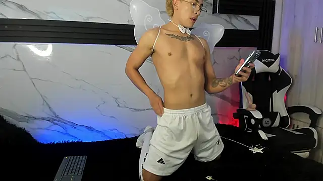 Snapshot of Saimonvela chatting on 10/29/25, 12:13 Saimonvela online show from 10/29/25, 12:13