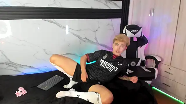 Snapshot of Saimonvela chatting on 11/05/25, 01:38 Saimonvela online show from 11/05/25, 01:38