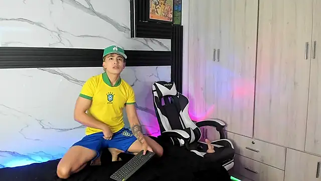 Snapshot of Saimonvela chatting on 11/05/25, 03:45 Saimonvela online show from 11/05/25, 03:45