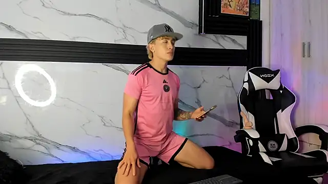 Snapshot of Saimonvela chatting on 11/14/25, 08:02 Saimonvela online show from 11/14/25, 08:02