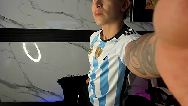 Snapshot of Saimonvela chatting on 11/27/25, 03:52 Saimonvela online show from 11/27/25, 03:52