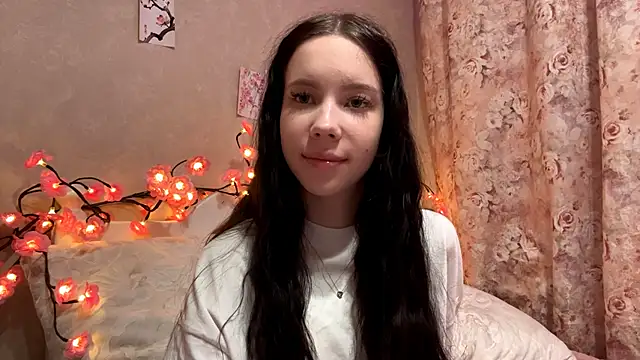 Snapshot of AxyKitten chatting on 11/06/25, 03:46 AxyKitten online show from 11/06/25, 03:46