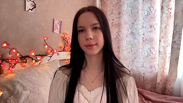 Snapshot of AxyKitten chatting on 11/16/25, 10:43 AxyKitten online show from 11/16/25, 10:43