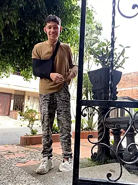 elfernh online show from 10/12/25, 08:19