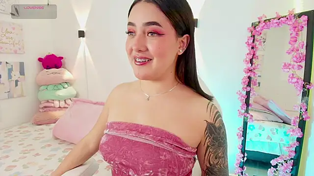 Snapshot of justonecute chatting on 09/23/25, 02:14 justonecute online show from 09/23/25, 02:14