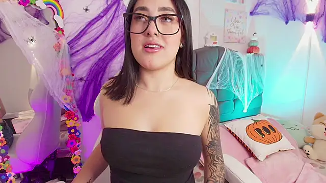 Snapshot of justonecute chatting on 10/05/25, 11:24 justonecute online show from 10/05/25, 11:24