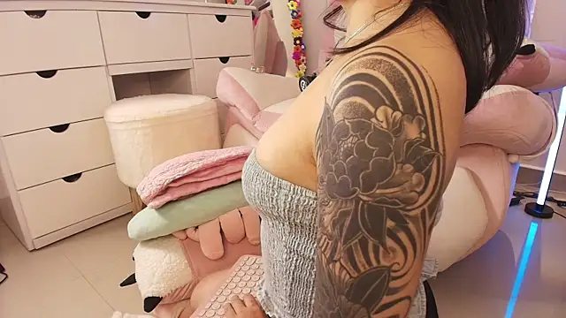 justonecute online show from 06/10/26, 12:22