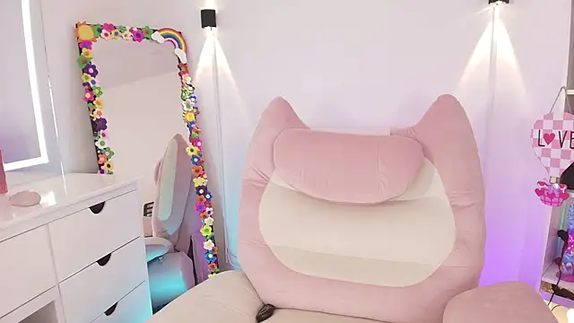 justonecute online show from 06/12/26, 04:00