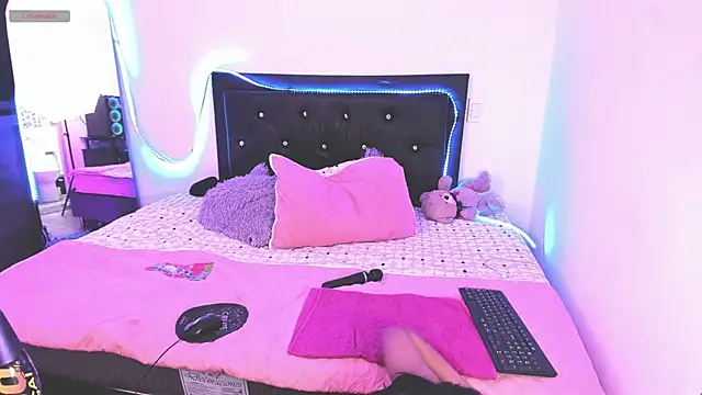 Snapshot of samiacooper25 chatting on 11/19/25, 05:40 samiacooper25 online show from 11/19/25, 05:40