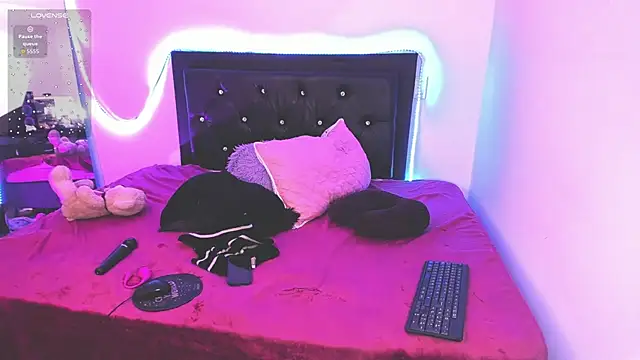 Snapshot of samiacooper25 chatting on 11/26/25, 09:38 samiacooper25 online show from 11/26/25, 09:38