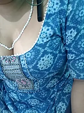 Snapshot of Anjali-bhabhi chatting on 10/05/25, 09:40 Anjali-bhabhi online show from 10/05/25, 09:40