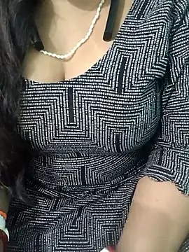 Snapshot of Anjali-bhabhi chatting on 11/11/25, 10:04 Anjali-bhabhi online show from 11/11/25, 10:04