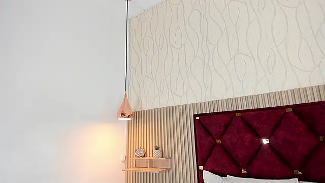 Laura Ivy online show from 10/06/25, 12:13